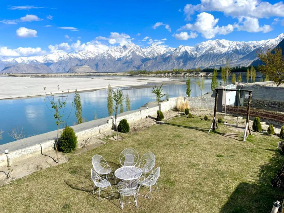 Indus View Hotel Skardu Ngoại thất bức ảnh